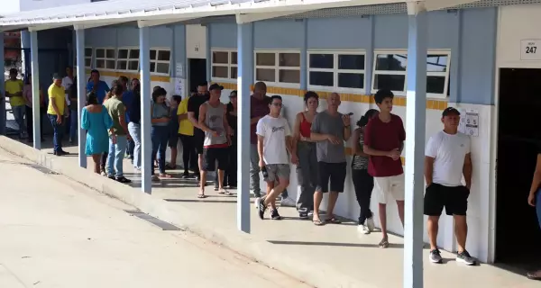 Zanin manda ampliar horário de votação até as 19h em todo o país