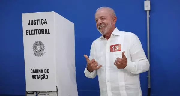 Lula vota em São Bernardo e diz nunca ter visto mobilização como a do 2&ordm; turno