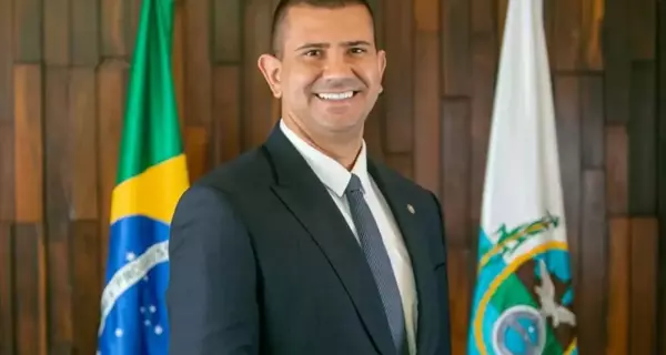 TSE homologa desistência de Garotinho e decreta vitória de Douglas Ruas ao governo do Rio