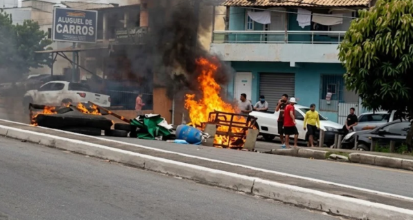 Alagamentos em Cabo Frio provocam protesto e acirram cobrança entre Prefeitura e Prolagos