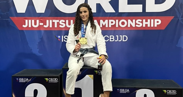 Após dez meses afastada por lesão no joelho, promessa do jiu-jitsu de Cabo Frio volta a competir