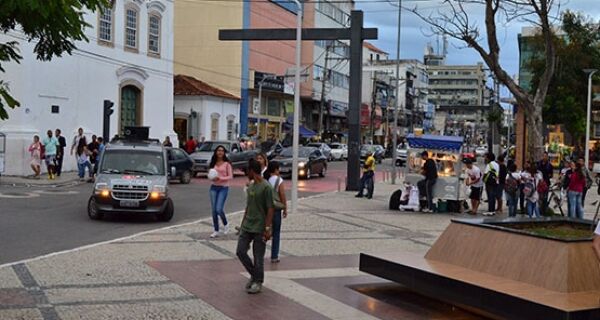 Manifestação fracassa e leva pouca gente à Praça Porto Rocha