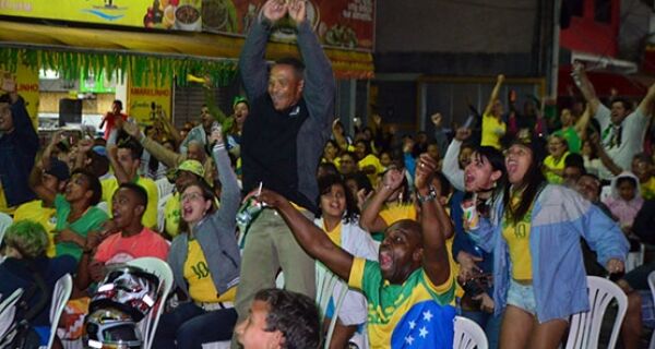 Vitória da seleção contra Camarões anima torcedores em Cabo Frio