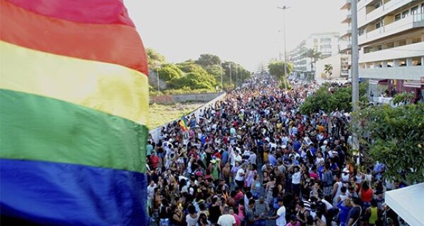  Décima Parada do Orgulho LGBT reúne 70 mil pessoas em Cabo Frio 