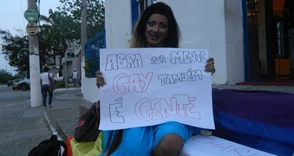 Diretora do Charitas confessa censura e grupo LGBT protesta 
 
&nbsp;
