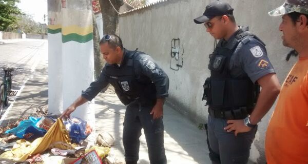  Feto de cerca de seis meses é encontrado no lixo, no bairro das Palmeiras 