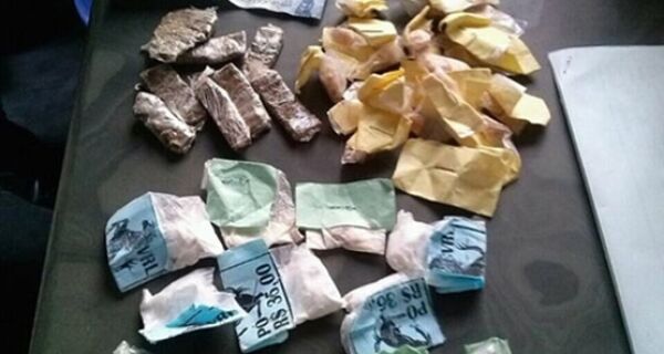 Menor é apreendido com 19 pedras de crack, cocaína, maconha e dinheiro em São Pedro