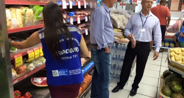 Procon Estadual encontra produtos impróprios em supermercados de Arraial