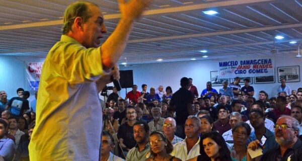 Ciro afirma que pode ser presidenciável, mas descarta rótulo de 'salvador da pátria'