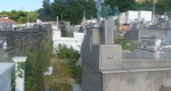 Coveiros reclamam de estrutura no cemitério Santa Izabel