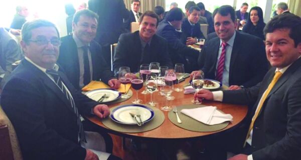 Prefeitos da região almoçam em Brasília atrás de recursos
