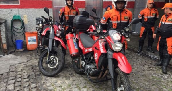 Bombeiros de Cabo Frio ganham duas motos para reforçar alta temporada