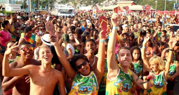 Carnaval de Arraial do Cabo terá desfile de blocos e shows