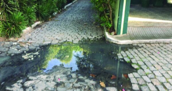 Esgoto a céu aberto causa transtornos em Cabo Frio