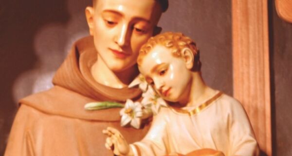 Igreja faz procissão para Santo Antônio no Foguete