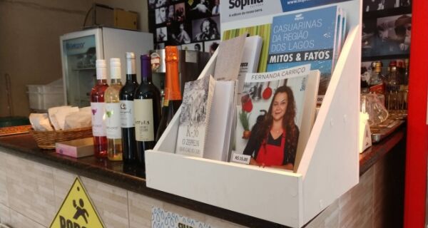 Sophia Editora espalha seus livros por Cabo Frio