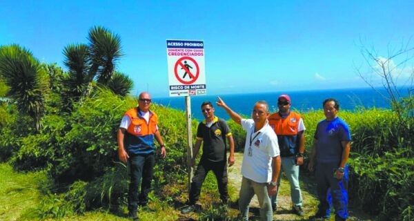 Placa em Arraial do Cabo ‘impede’ trilha sem guia