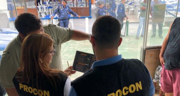 Operação notifica todos os quiosques na Praia das Conchas