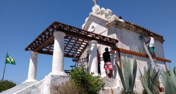 Capela histórica do Morro da Guia recebe reforma em Cabo Frio