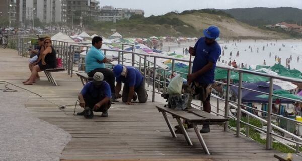 Quanto vale a reforma de um deque: Comsercaf se defende sobre custo de obra na Praia do Forte