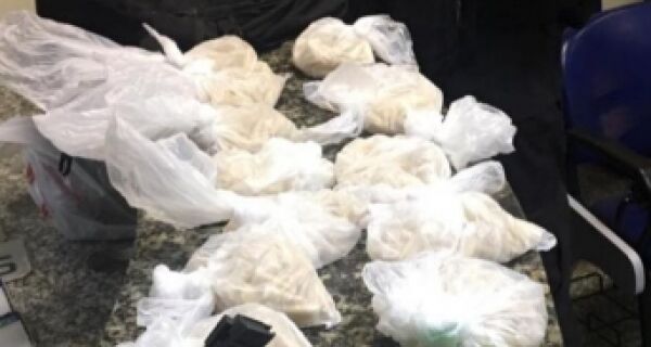 PM prende suspeito e apreende mais de 700 cápsulas de cocaína no Tangará