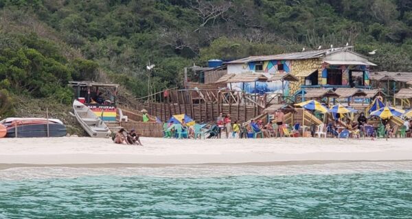 MPF exige demolição imediata de quiosques da Praia do Forno
