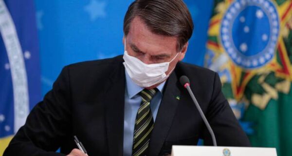 Bolsonaro edita medida provisória que permite suspensão de contrato de trabalho por 4 meses