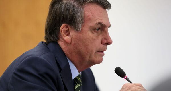 Bolsonaro anuncia ajuda a trabalhador informal de R$600
