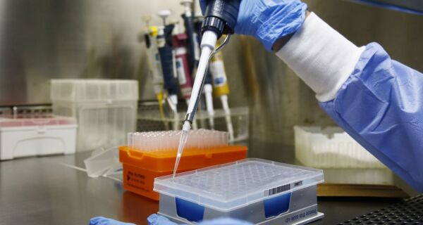 Laboratório aumenta capacidade e vai 'zerar' exames para detectar novo coronavírus