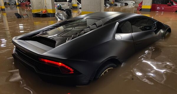 Lamborghini alagada em São Paulo é de empresa por trás de possível megainvestimento em Arraial