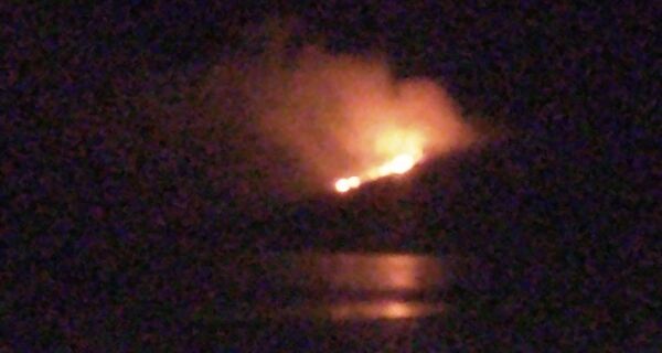Incêndio destrói parte da vegetação nativa no Morro do Vigia, em Cabo Frio