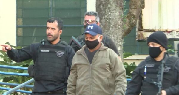 Fabrício Queiroz, ex-assessor de Flávio Bolsonaro, é preso em Atibaia, SP