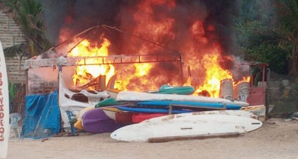 Guarda Marítima Ambiental controla incêndio em barraca na Praia do Forno