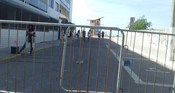 Guarda Municipal de Cabo Frio fecha acessos às praias com grades para evitar aglomeração