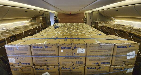 Brasil recebe carregamento recorde de 11,8 milhões de máscaras