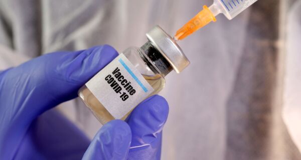 Vacina elaborada em Oxford para covid-19 é testada em humanos e induz resposta imune
