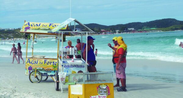 Câmara pressiona Prefeitura por volta de ambulantes às praias em Cabo Frio