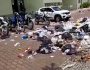 Servidores da Comsercaf espalham lixo pelas ruas em forma de protesto e alegam atraso nos salários